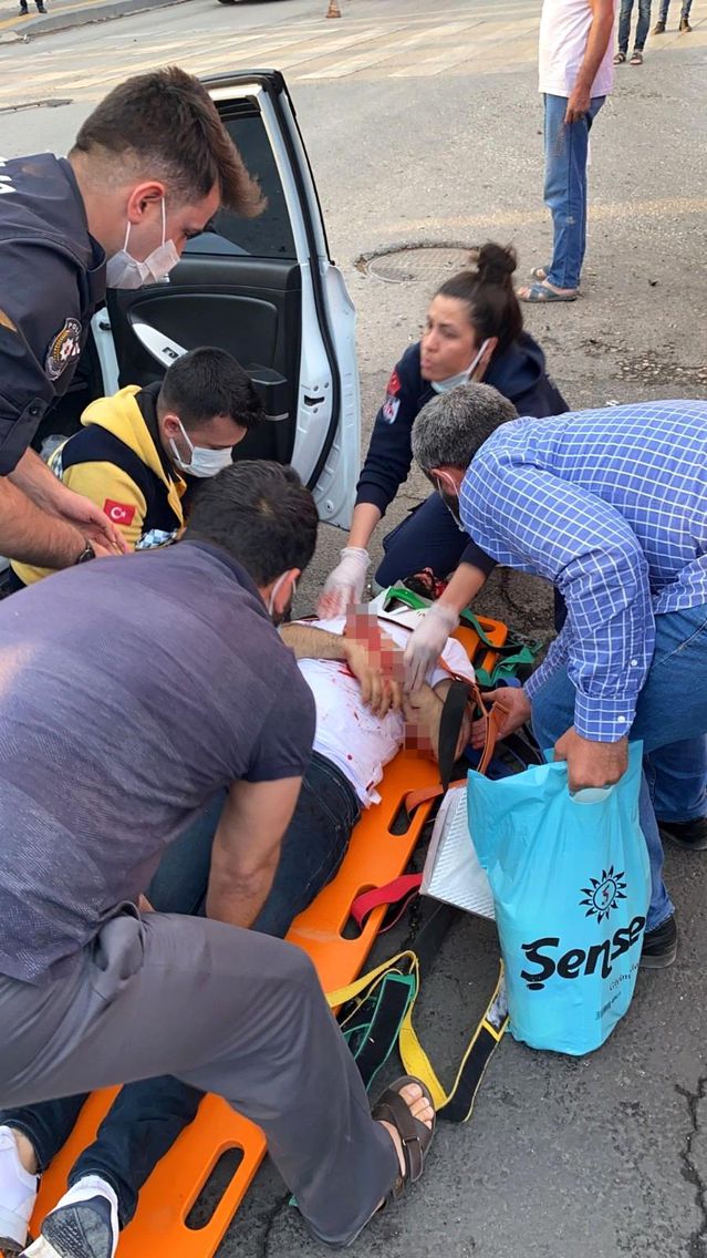 Kırmızı ışığı ihlal eden tır otomobile çarptı: 2 yaralı