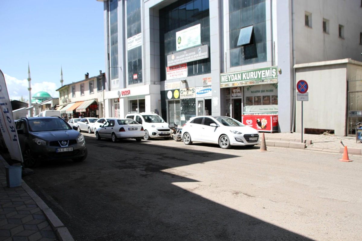 Malazgirt\'te sokaklar boş kaldı