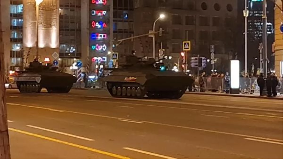 Moskova\'da Zafer Günü için askeri geçit provası yapıldı