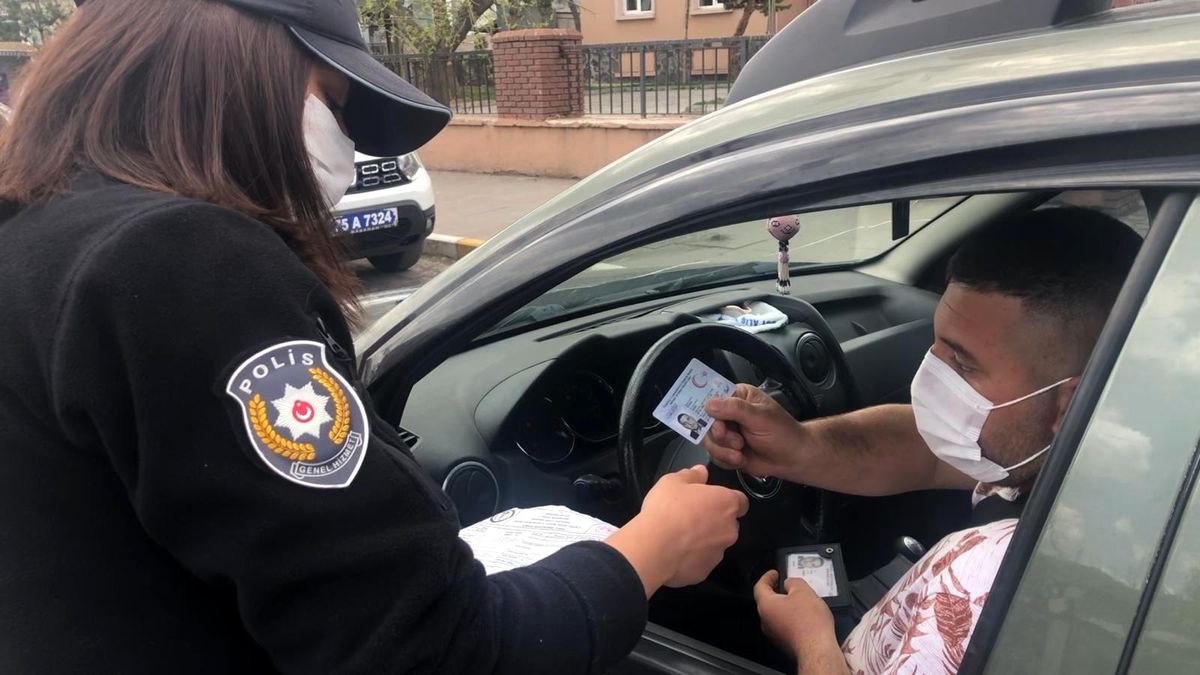 Son dakika haberi... Polis, ilçe merkezinde anonslarla halkı uyardı: \'Önce sabır sonra bayram\'