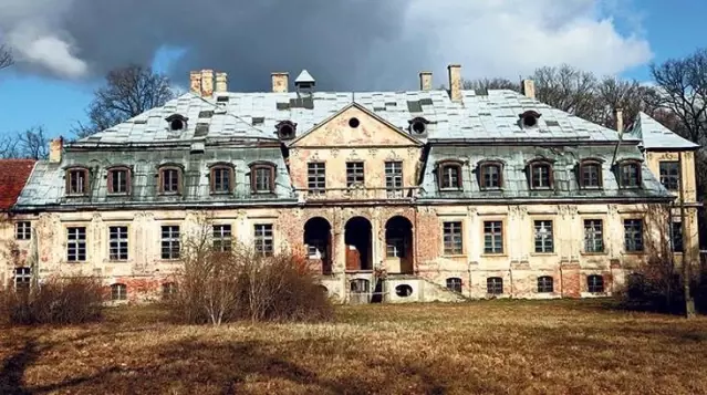 Polonya'da bir sarayın altında 10 ton Nazi altını olduğu iddiasıyla kazı yapılacak Polonya'da bir sarayın altında 10 ton Nazi altını olduğu iddiasıyla kazı yapılacak