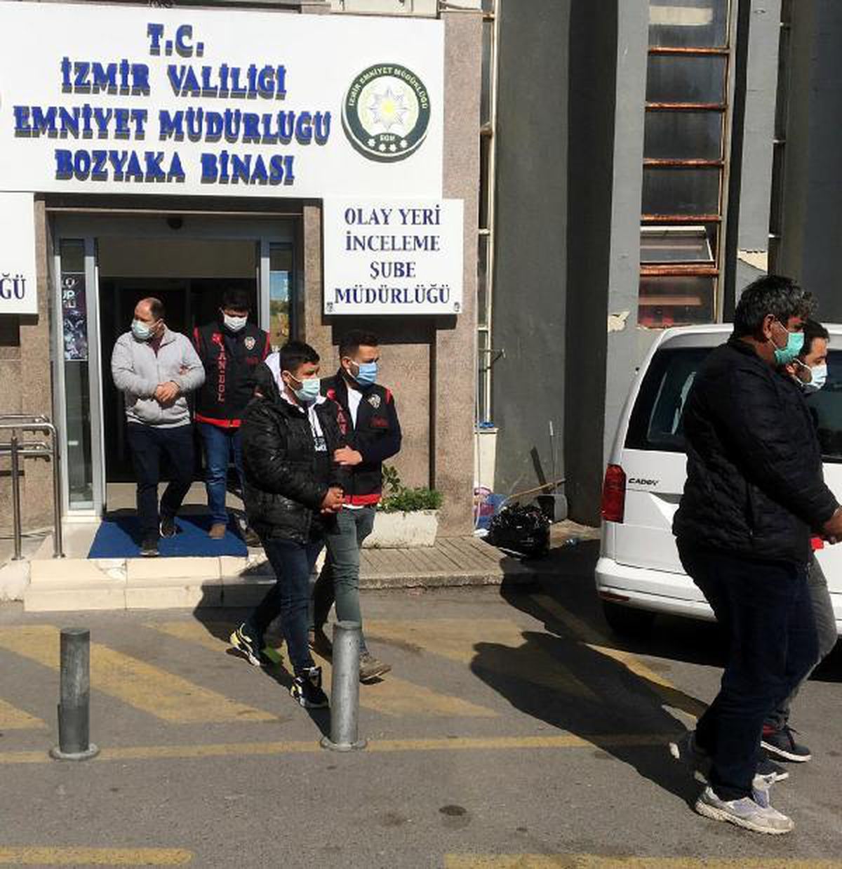 Sahte banka evrakıyla 3,5 milyon TL\'lik dolandırıcılık: 3 tutuklama