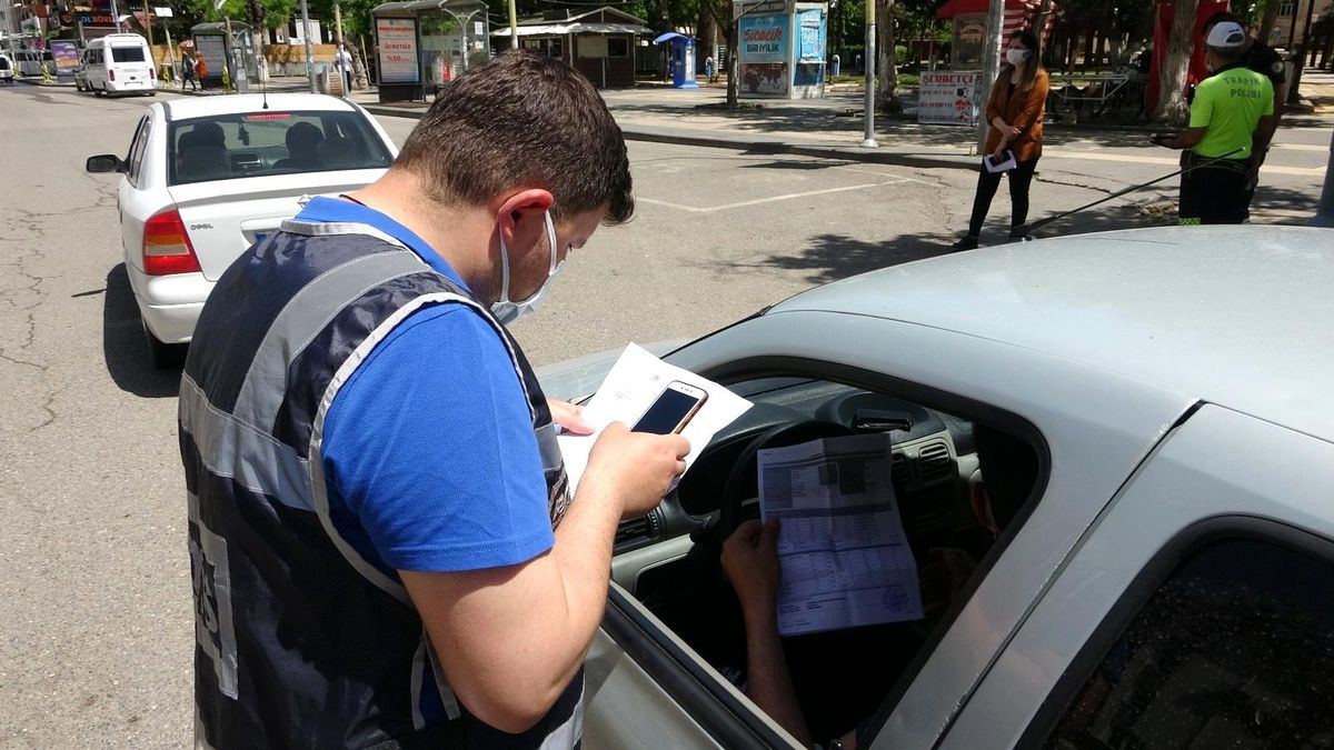 Sokağa çıkma kısıtlamasının ilk gününde caddeler boş kaldı