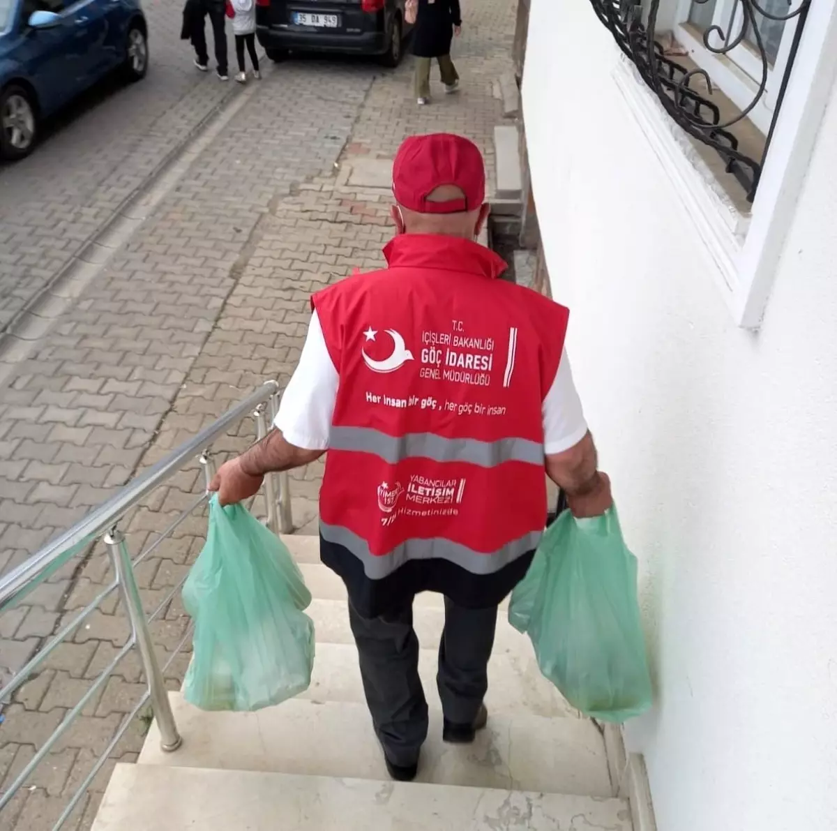 Suriyeli aileler yöresel yemek yaptı, Türk ailelerine ikram etti