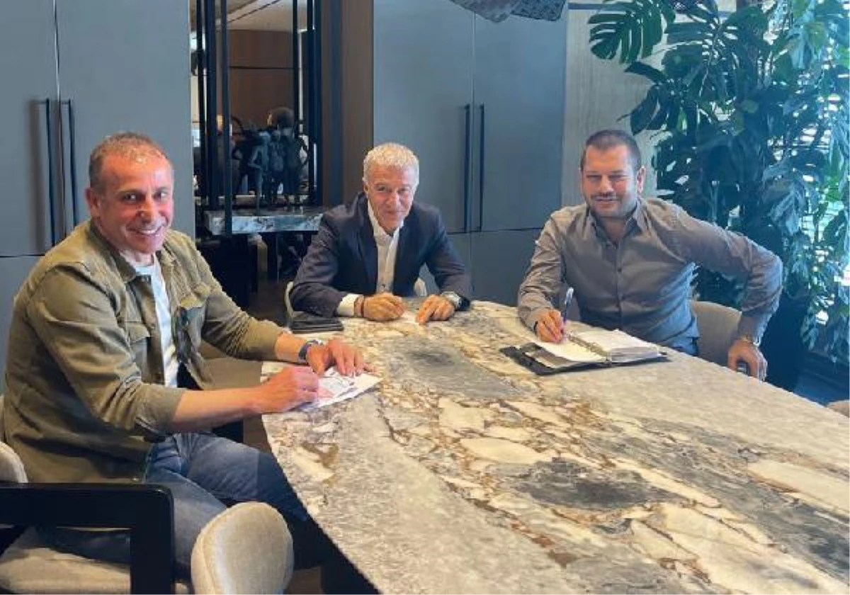 Trabzonspor Kulübü Başkanı Ağaoğlu, teknik direktör Avcı ile bir araya geldi
