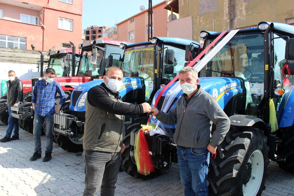 Türkeli\'de orman köylülerinin traktörleri teslim edildi