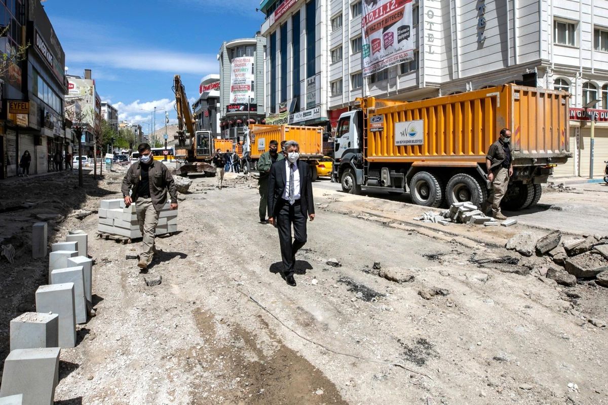 Van Valisi Bilmez, cadde çalışmalarını inceledi