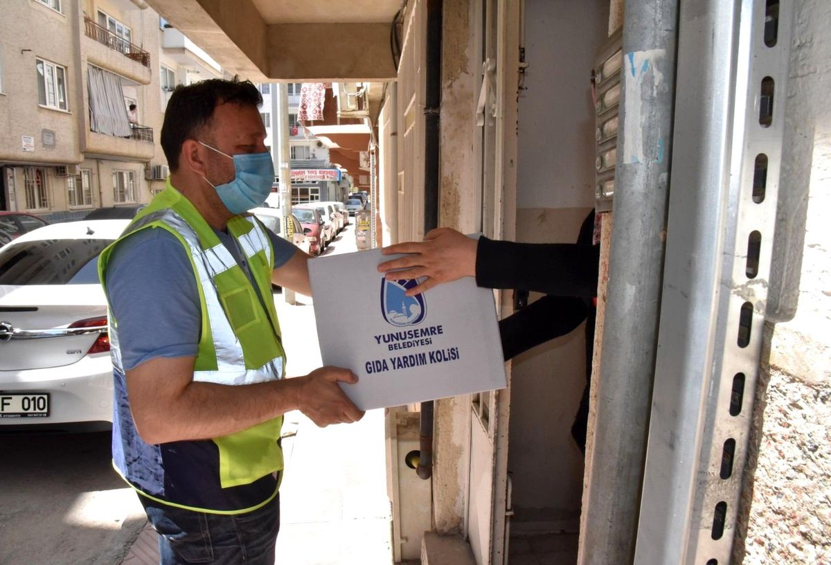 Yunusemre Belediyesi ihtiyaç sahiplerinin yanında