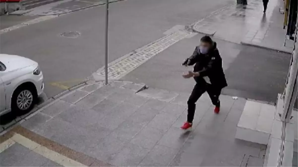 16 yaşındaki genç sokak ortasında iki kişiyi böyle vurdu