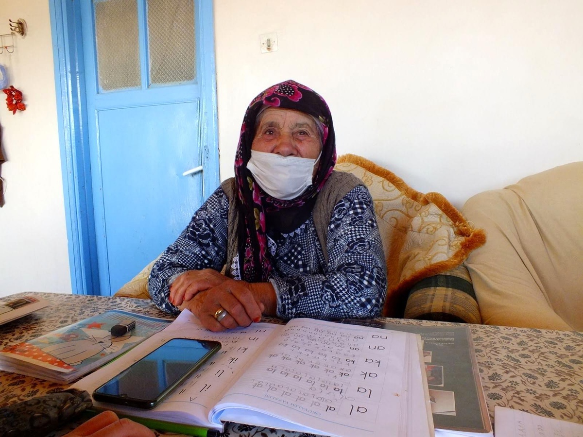 90 yaşında öğrenmenin yaşı yok dedirtti