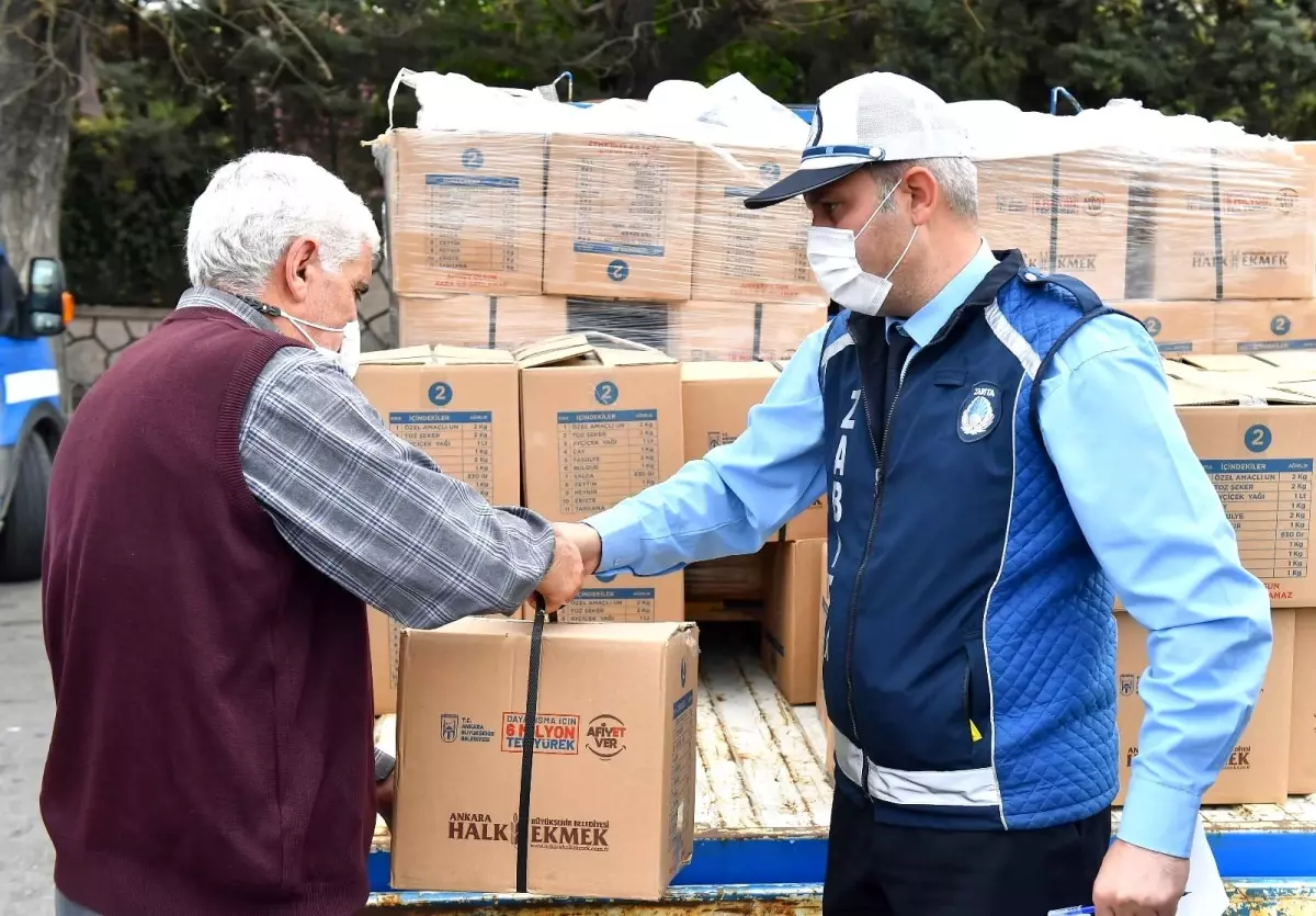 Ankara\'da, salgın sürecinde iş kaybına uğrayan minibüsçülere destek