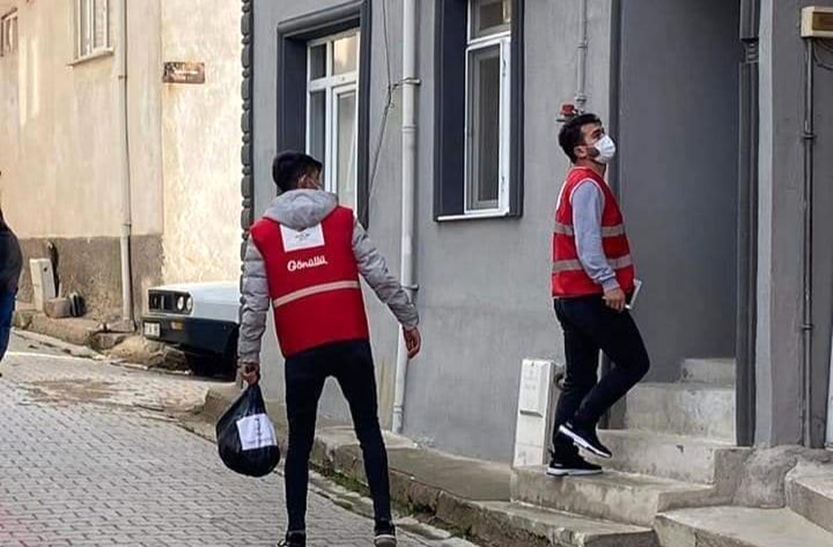 Emet\'te Kızılay\'dan ihtiyaç sahibi ailelere pide ve gıda yardımı