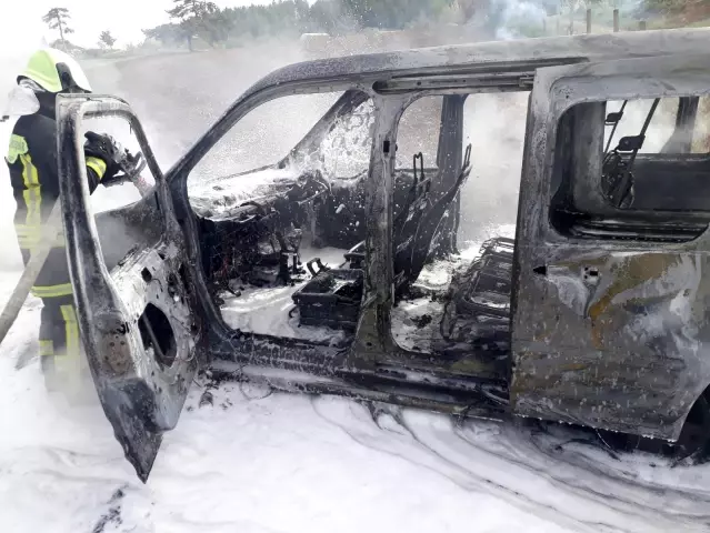 Filyasyon ekibinin bulunduğu araç alev aldı, 4 kişi ölümden döndü