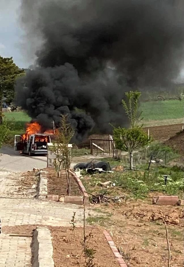 Filyasyon ekibinin bulunduğu araç alev aldı, 4 kişi ölümden döndü