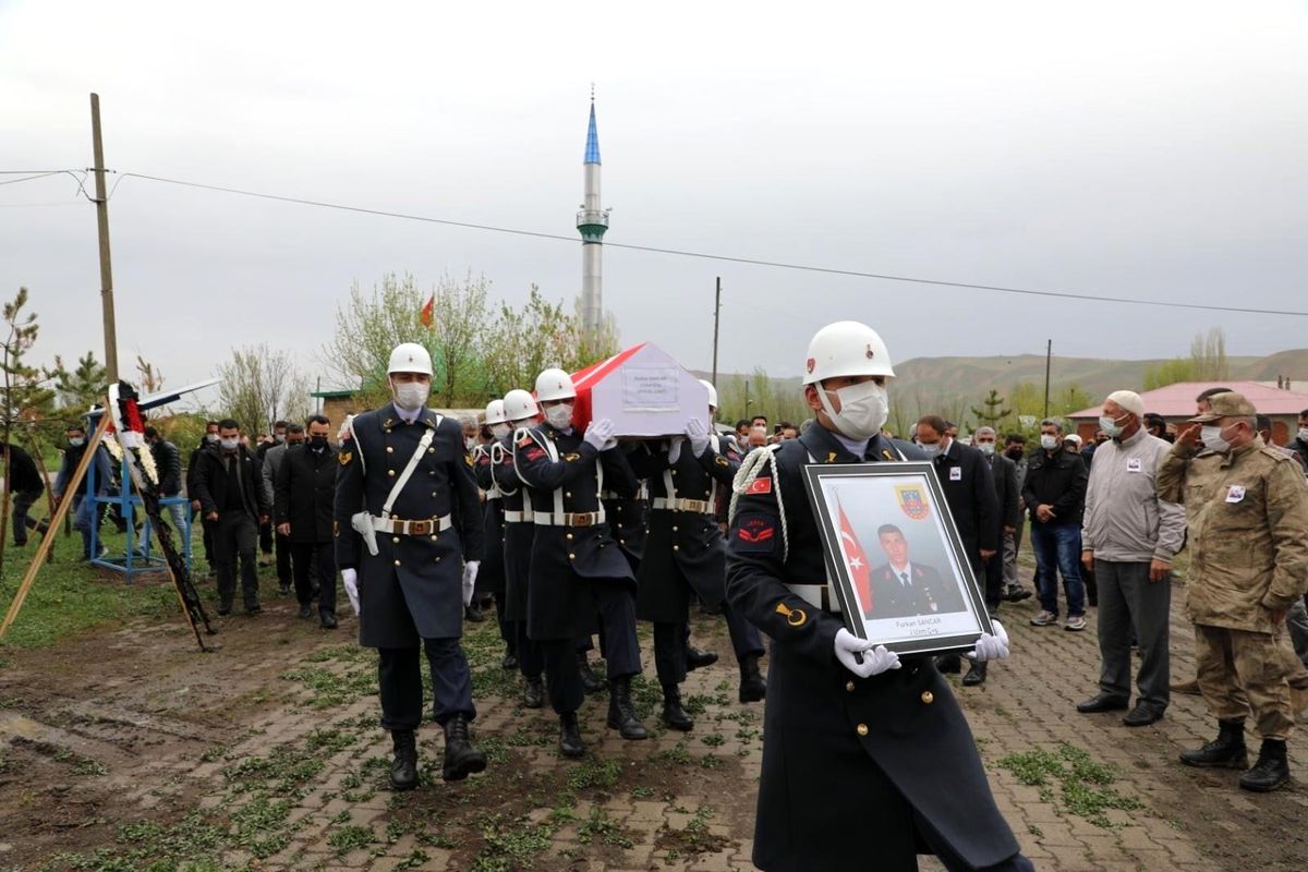 Kansere yenik düşen asker son yolculuğuna uğurlandı