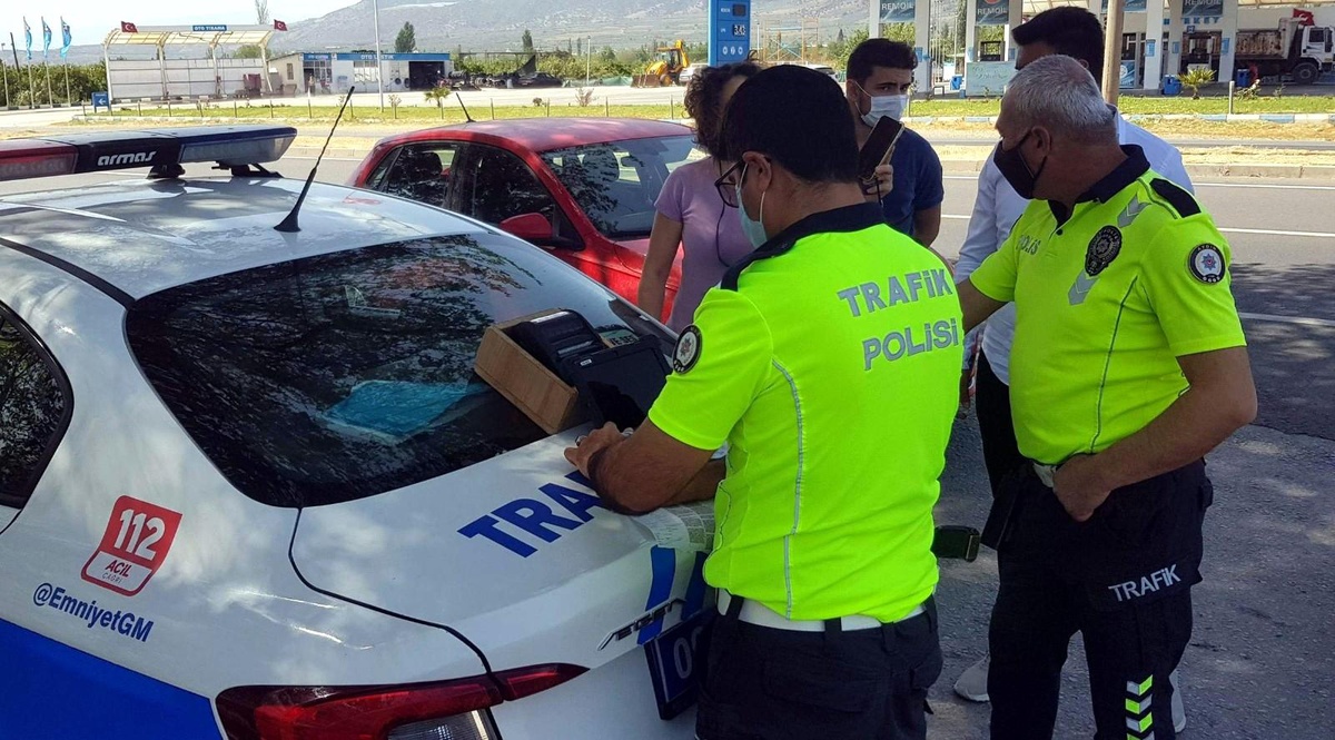 Karayollarında tam kapanma denetlemeleri sürüyor