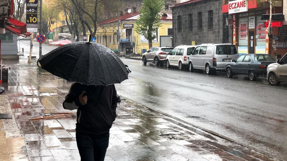 Kars\'ta sağanak yağmur etkili oluyor