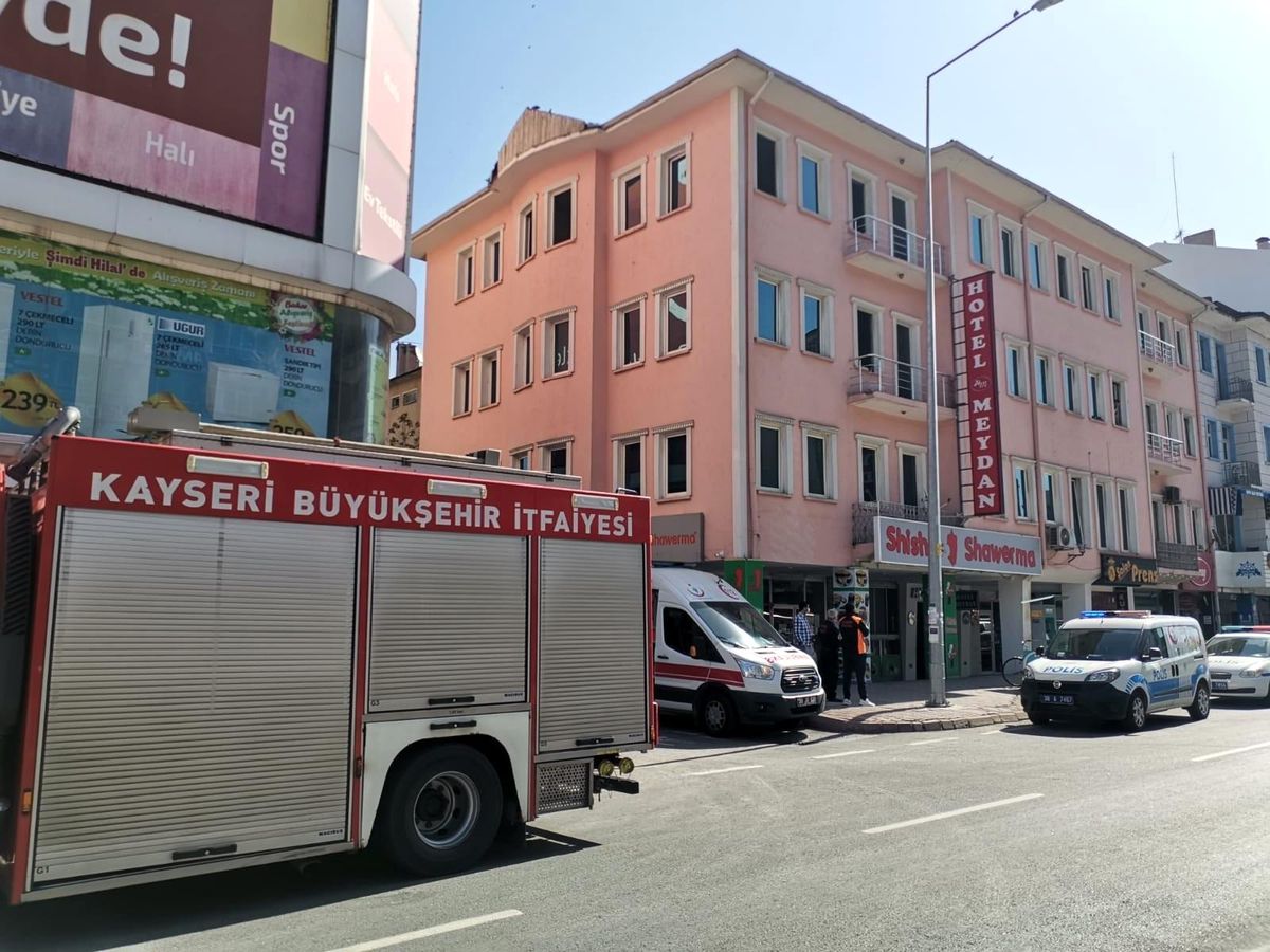 Kayseri\'de 1.5 saatlik intihar girişimi polisin uzun uğraşları sonucunda son buldu