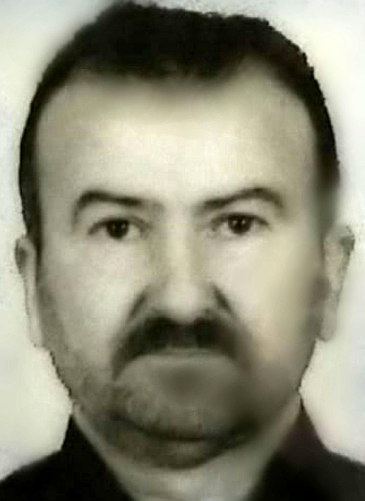 Kaza yapan araçların çarptığı yaya hayatını kaybetti