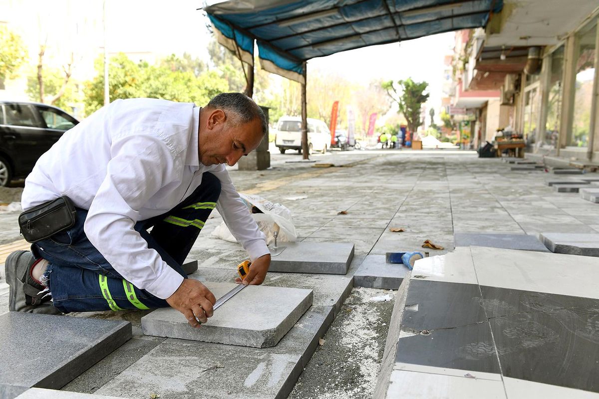Mersinliler evde, belediye ekipleri görevde