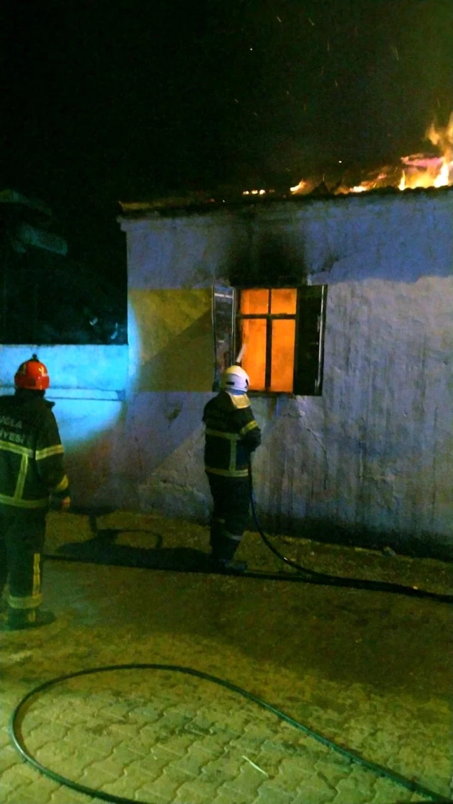 Milas'ta ev yangını: 1 yaralı