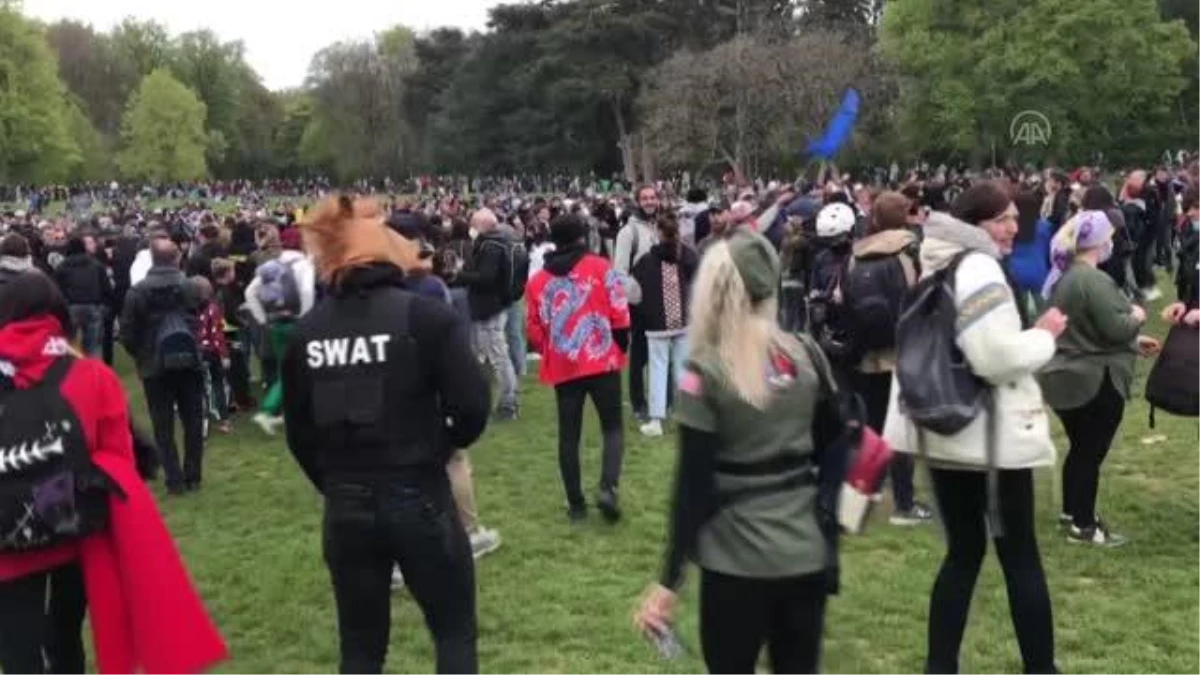 Son dakika: Parkta parti düzenlemek isteyen gençlere polis müdahale etti
