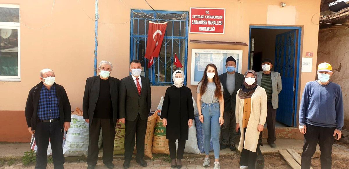 Seyitgazi\'den dede-toruna çuval çuval mavi kapak