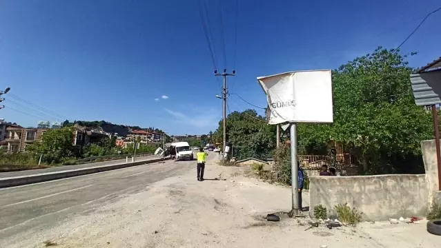 Sokağa çıkma kısıtlamasında feci kaza: 2 yaralı Sokağa çıkma kısıtlamasında feci kaza: 2 yaralı