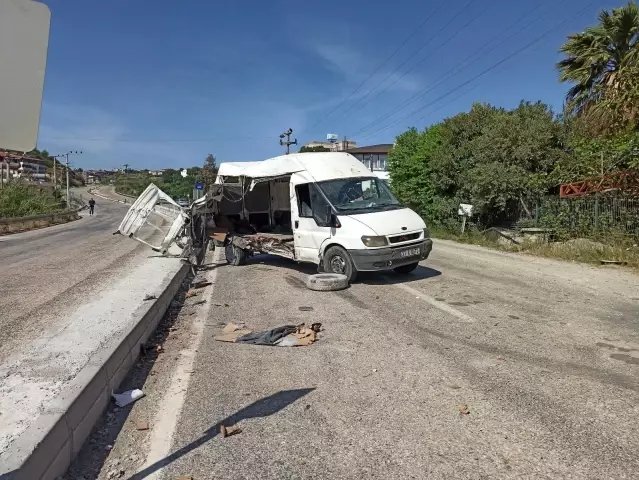 Sokağa çıkma kısıtlamasında feci kaza: 2 yaralı Sokağa çıkma kısıtlamasında feci kaza: 2 yaralı
