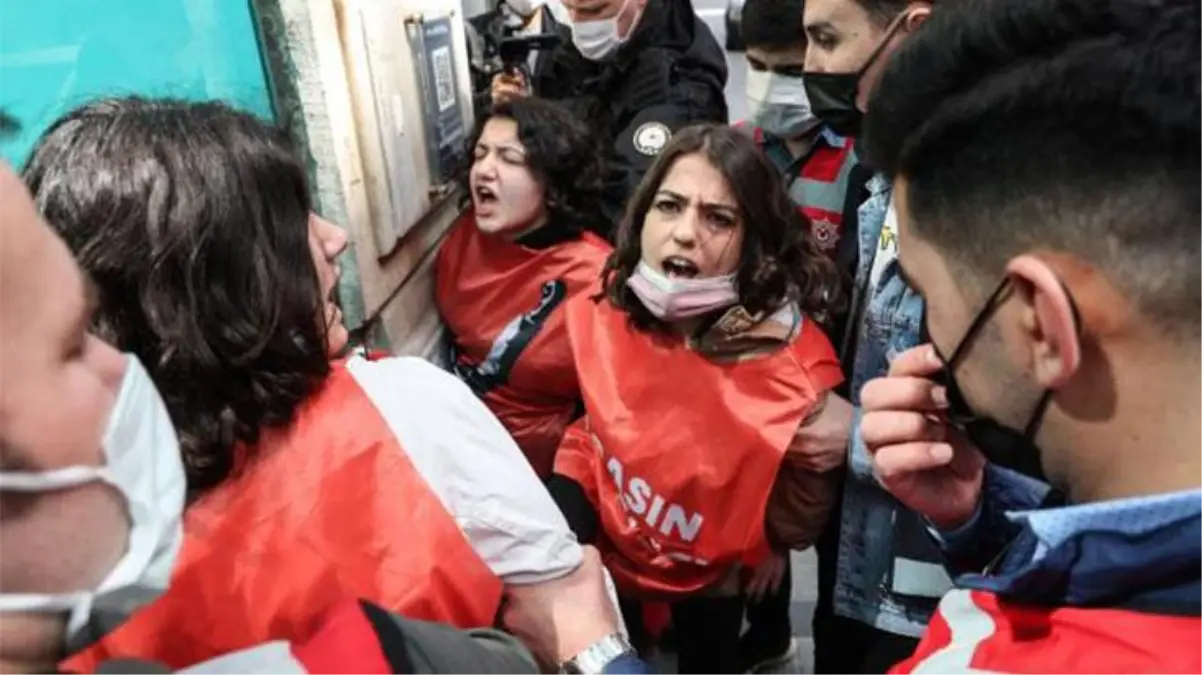 Tam kapanma tedbirlerine rağmen izinsiz yürüyüş yapmak isteyen 212 kişi gözaltına alındı