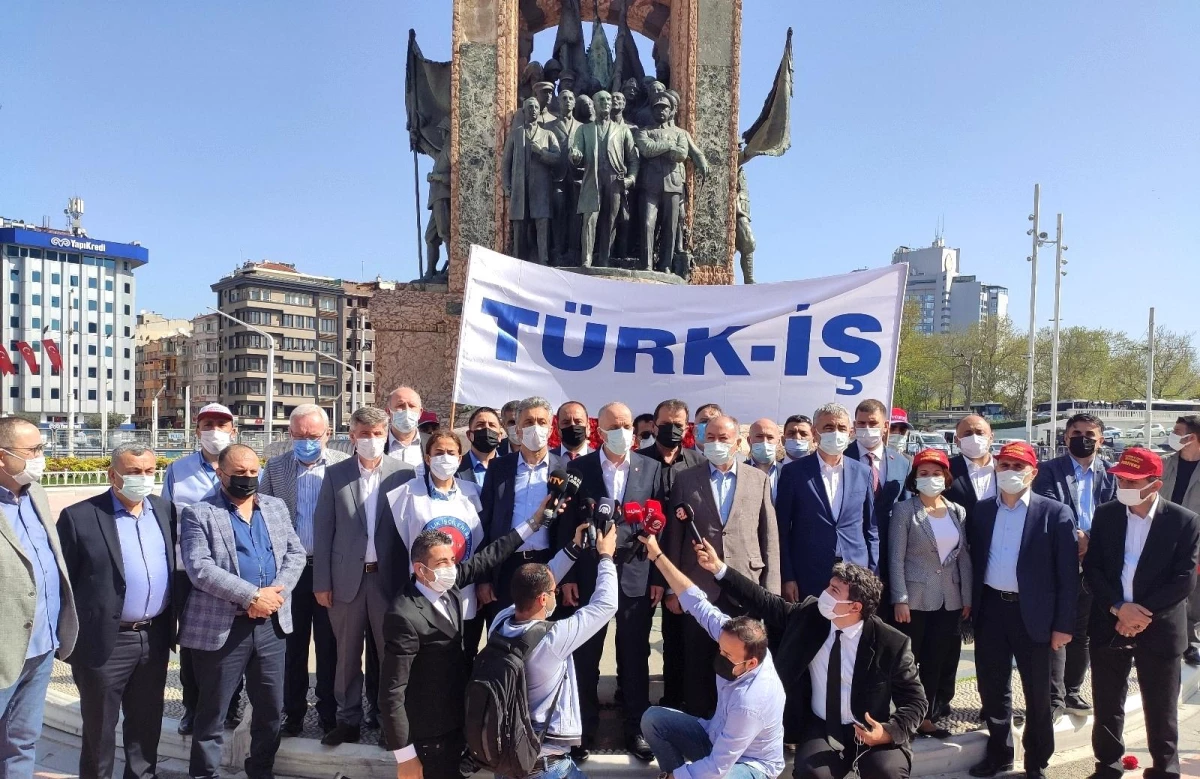 TÜRK-İŞ Cumhuriyet Anıtı\'na çelenk bıraktı