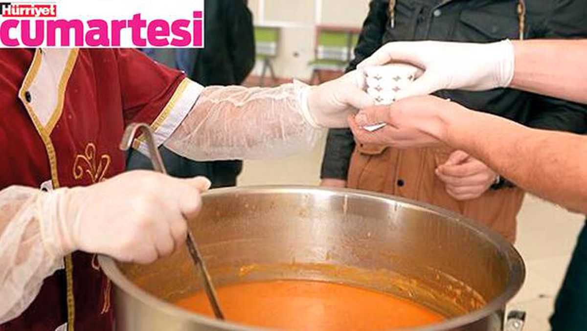 Yeldeğirmeni\'nde çorbalar askıda sahiplerini bekliyor