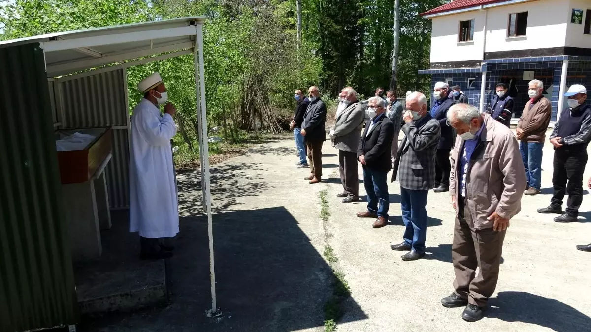 Alman kadın Müslüman oldu, vasiyeti üzerine Türkiye\'de toprağa verildi