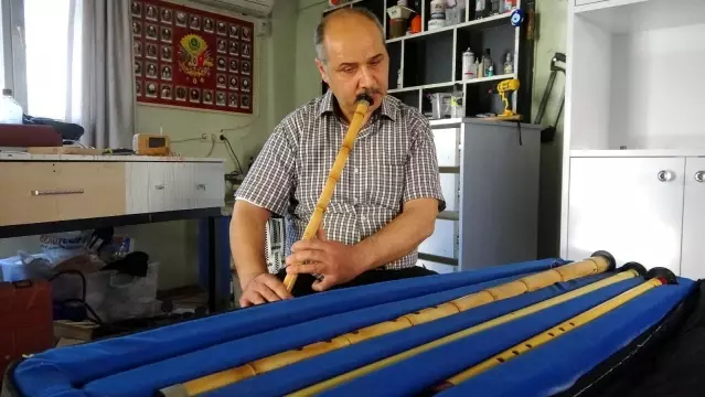 Atölyesini süpürdüğü faraştan ney yaptı Atölyesini süpürdüğü faraştan ney yaptı