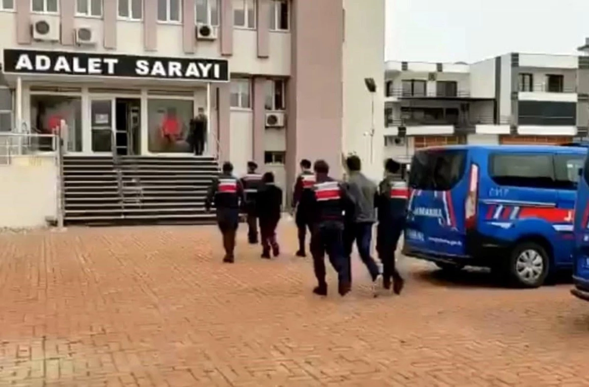 Ayvalık\'ta zorla fuhuş yaptırılan iki kadın kurtarıldı