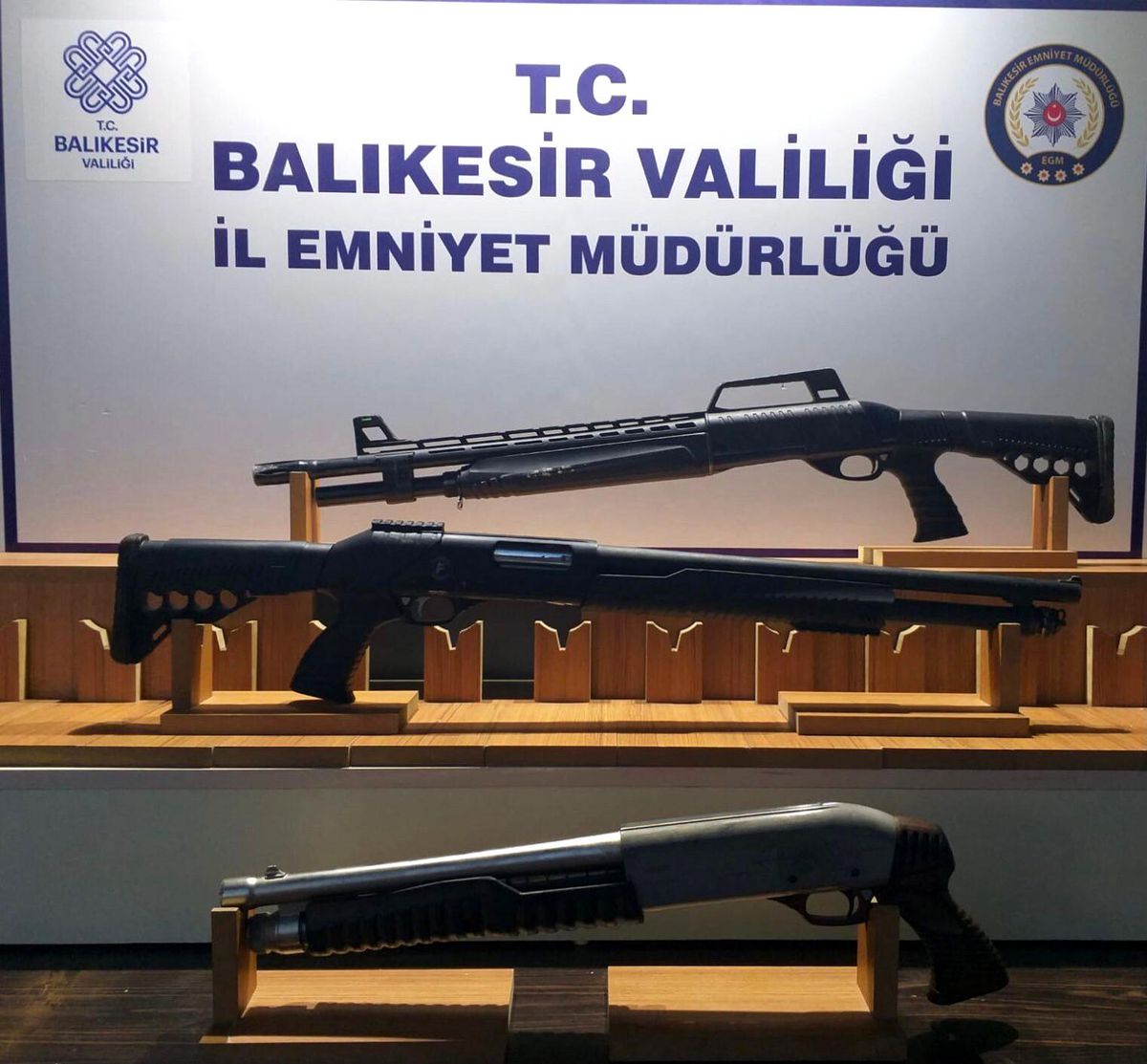 Balıkesir polisinden 11 aranan şahsa gözaltı
