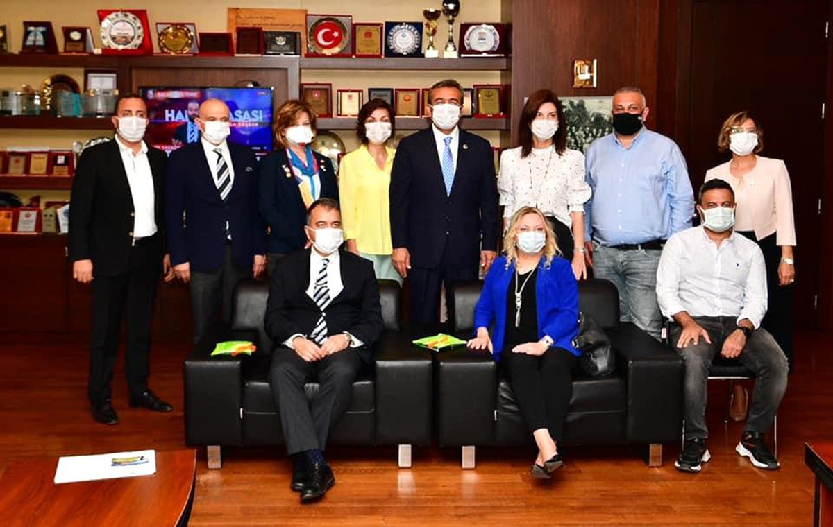 Çukurova "Hayır Çarşısı"yla köprü oldu