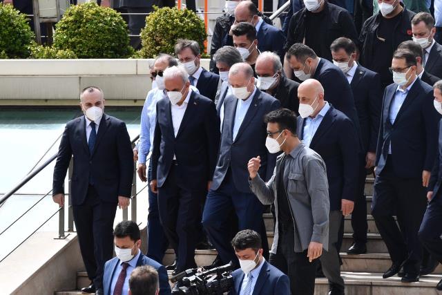 Cumhurbaşkanı Erdoğan, Ümraniye Belediye Başkanı'nın babasının cenaze namazına katıldı