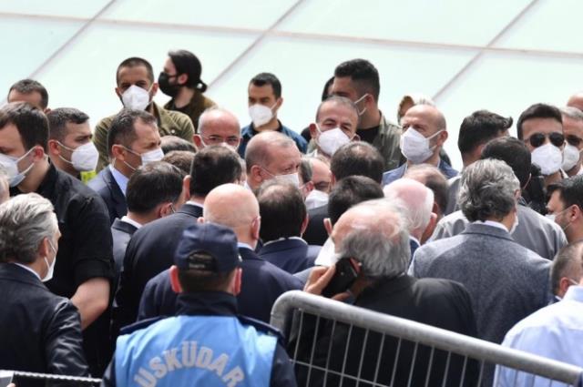 Cumhurbaşkanı Erdoğan, Ümraniye Belediye Başkanı'nın babasının cenaze namazına katıldı