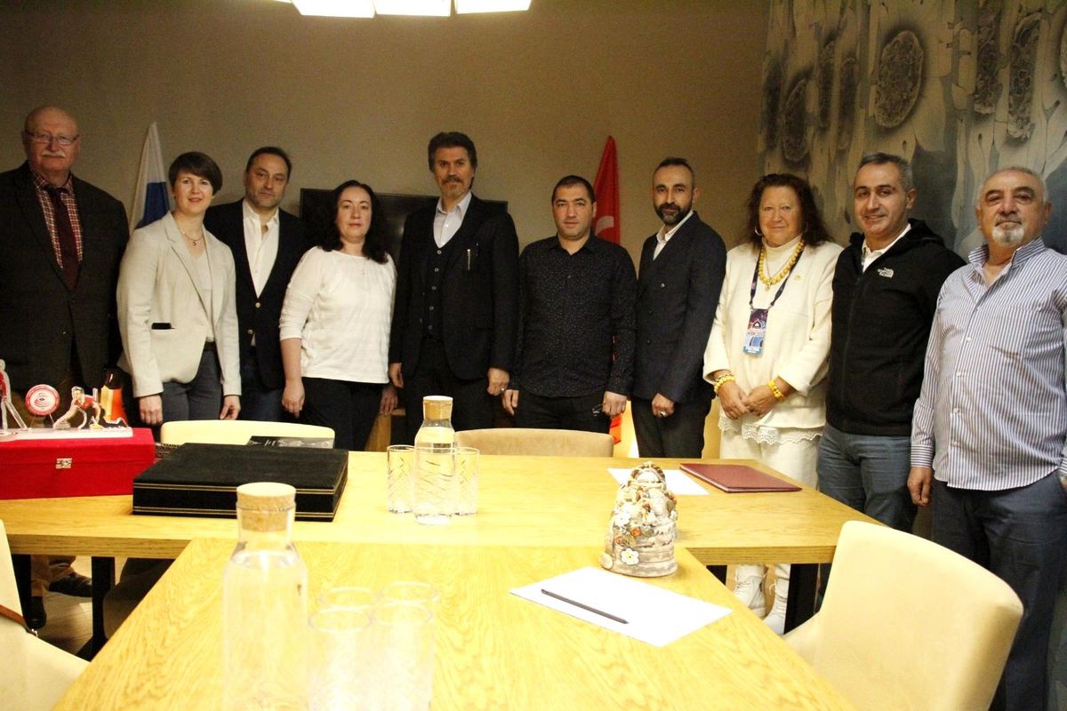 Curlingte dev işbirliği