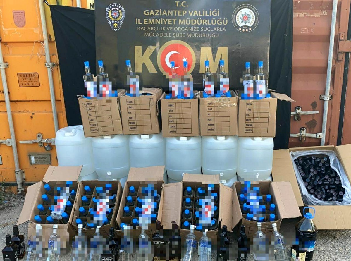 Gaziantep\'te 3 ayrı baskında yüzlerce litre kaçak içki ele geçirildi
