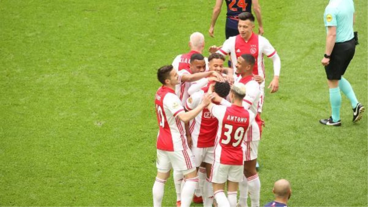 Hollanda\'da şampiyon Ajax