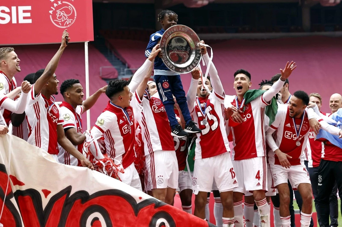 Hollanda\'da şampiyon Ajax!
