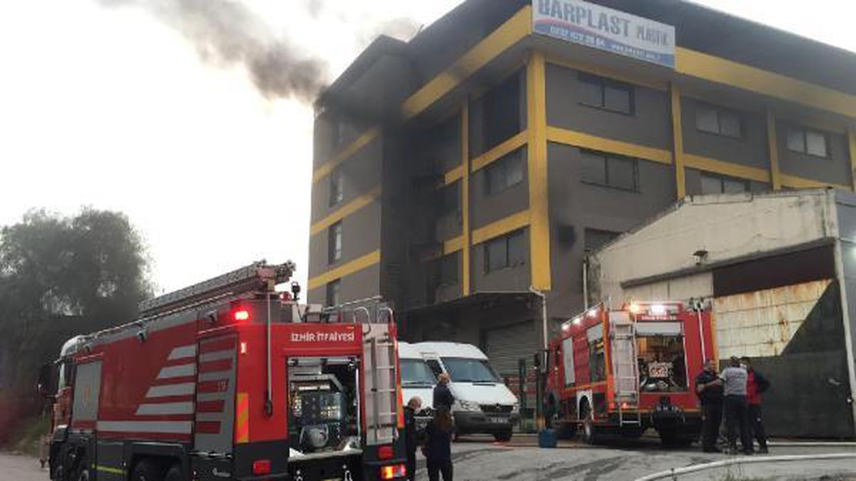 Son dakika haber | İzmir\'de plastik fabrikasında yangın