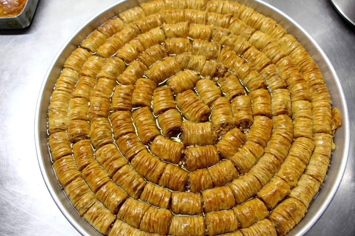 Ramazanların vazgeçilmez tatlısı: \'Kocakarı gerdanı\'