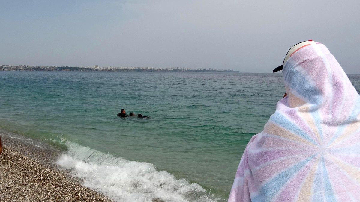 Su altına dalan turist ceset buldu