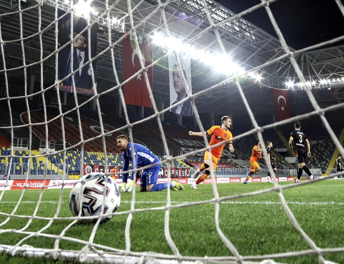 Süper Lig: Gençlerbirliği: 0 Galatasaray: 1 (İlk yarı)