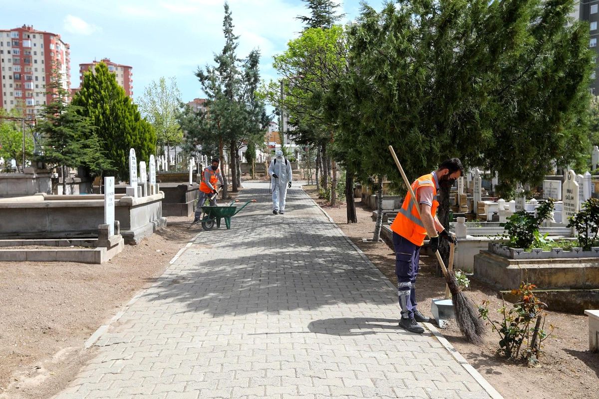 Talas\'ta mezarlıkların bakım ve temizliği yapılıyor