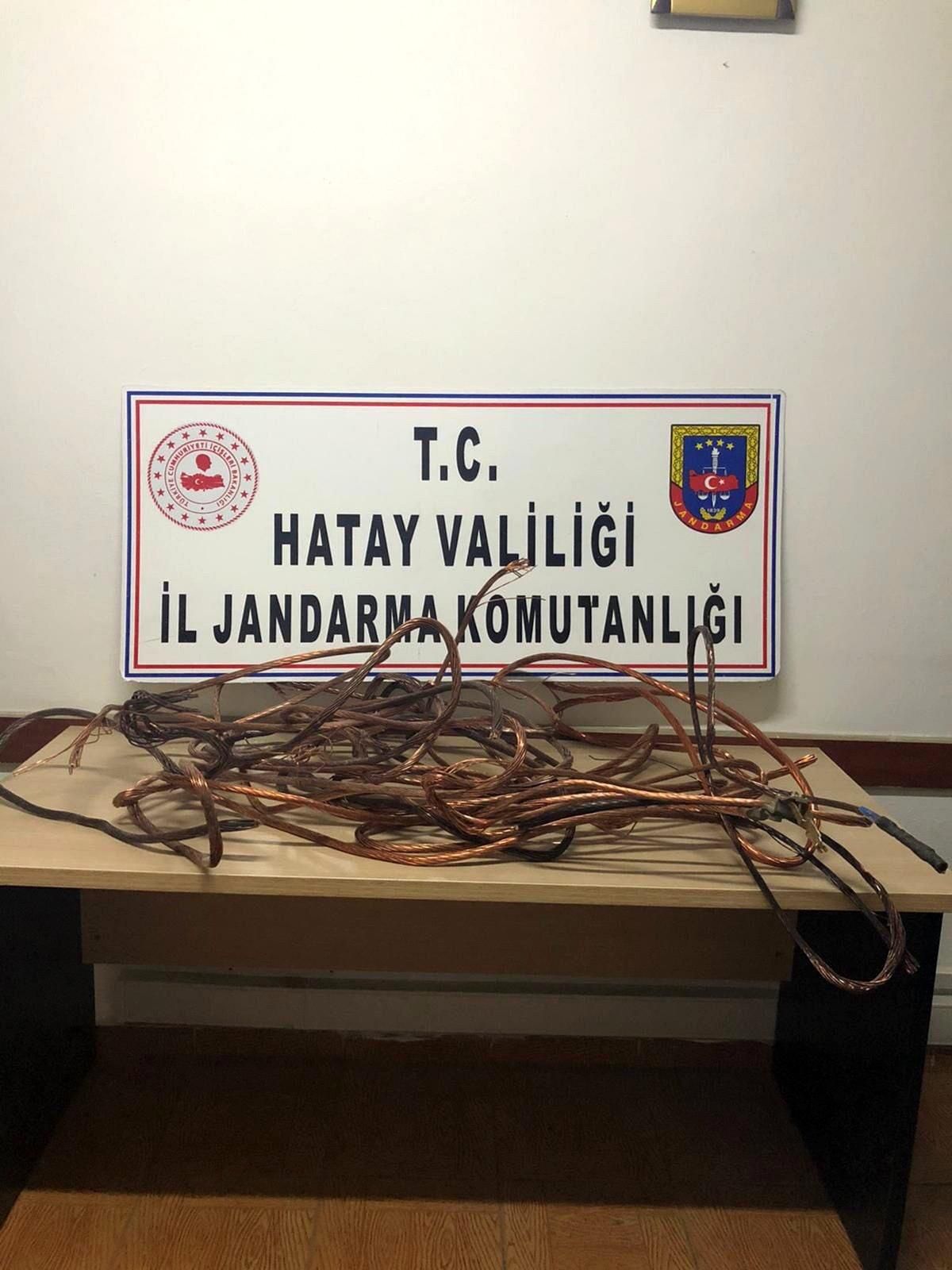 Trafoyu söküp bakır kablo çaldı