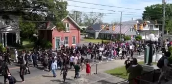 ABD'de polis tarafından öldürülen siyahi Brown için destek gösterisi